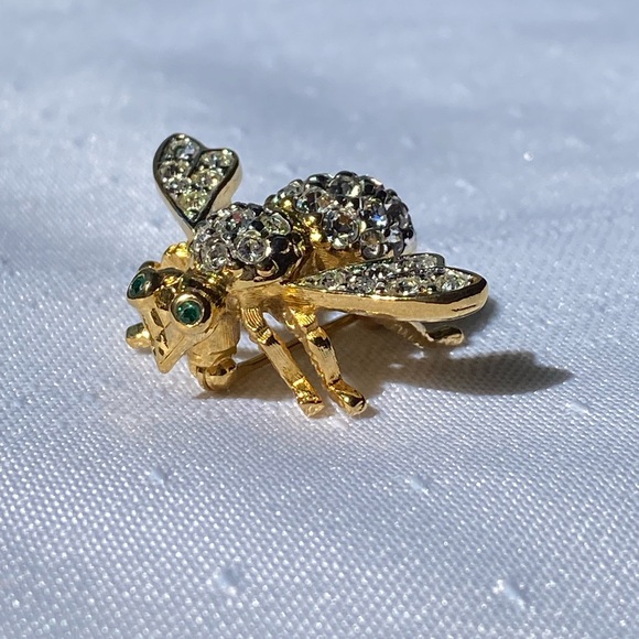 Vintage Joan Rivers Signed Bee Brooch Pin Gold Tone Clear Rhinestone Green Eyes - Picture 9 of 14